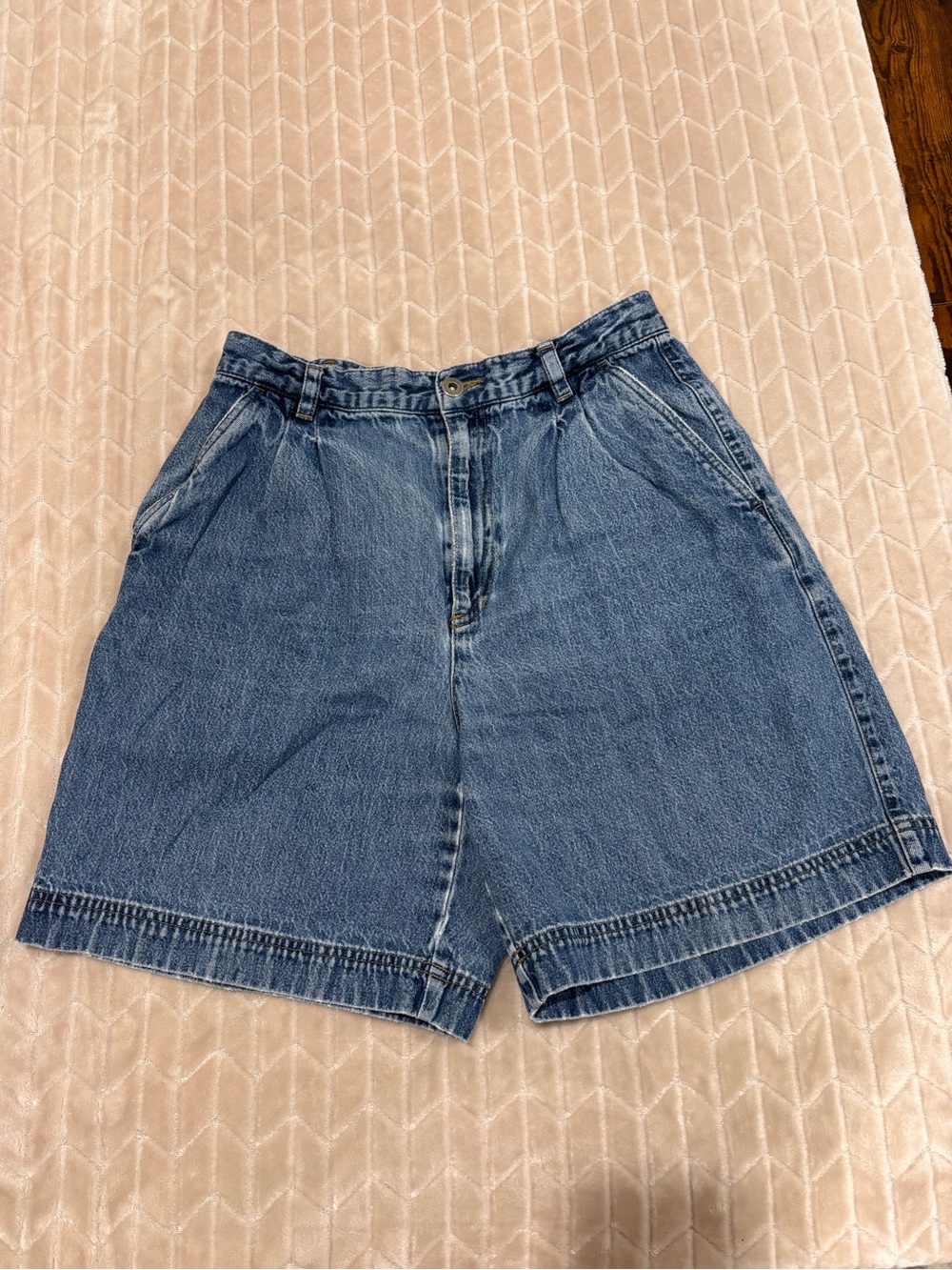 VTG Liz Claiborne Denim Shorts Women's 10 High Rise Pleated Mom Blue Jean Cotton